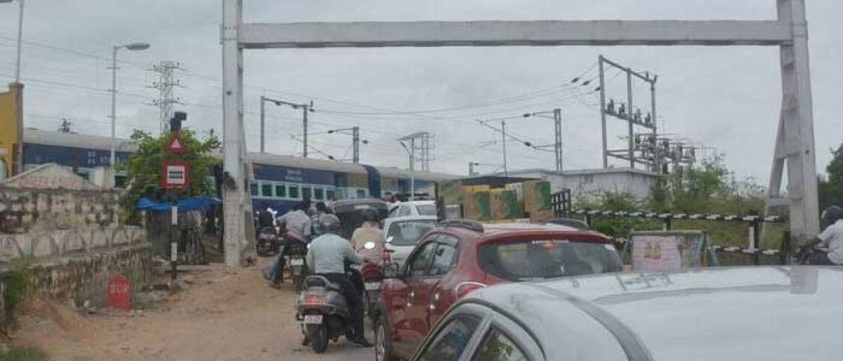 Safilguda Railway Gate(way) to traffic chaos at all hours