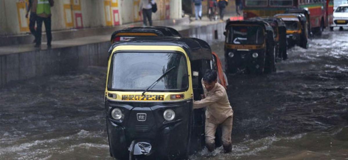 BMC would be asked to work with IIT-B to ensure good roads in Mumbai: Fadnavis