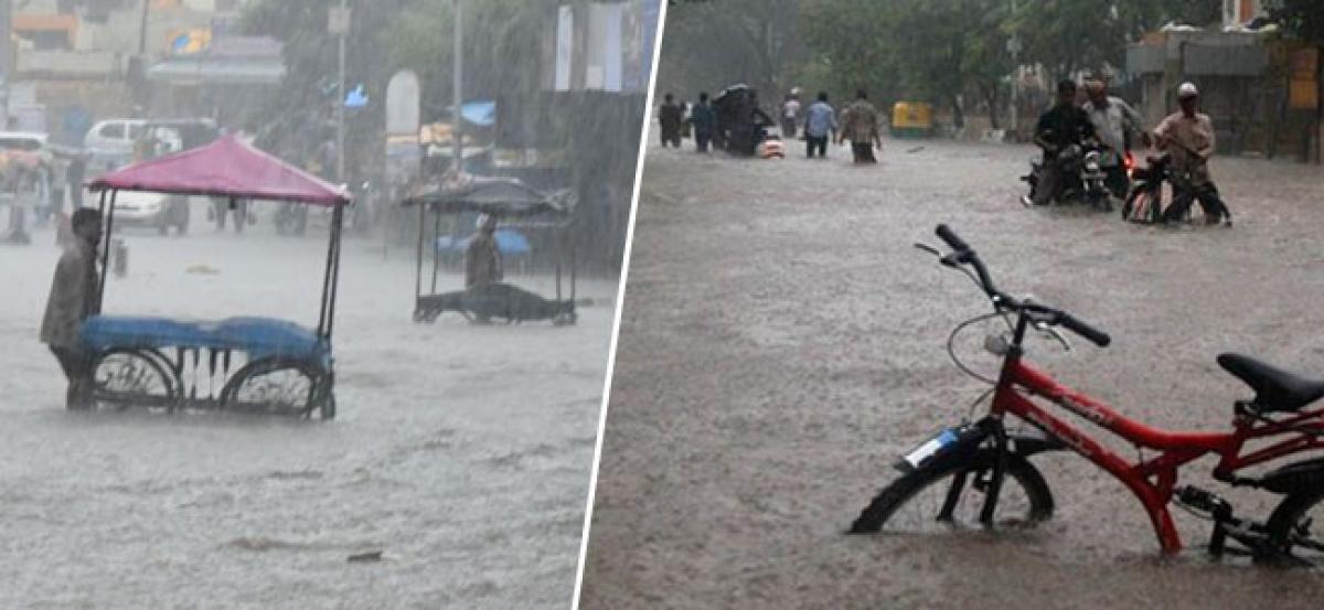 Heavy rains pound parts of Gujarat, one dead