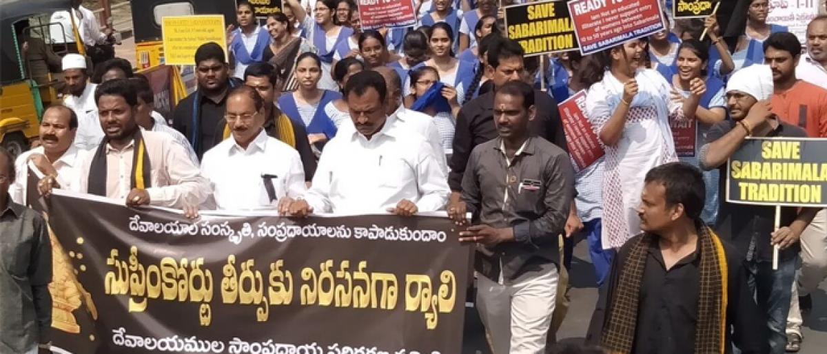 Ayyappa Swamy devotees protest in Guntur