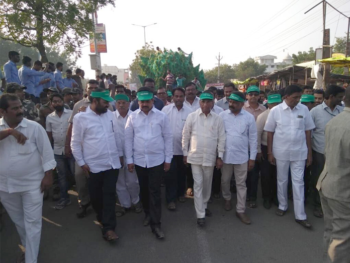 Kodela, Kollu participate in rally in Narasaraopet