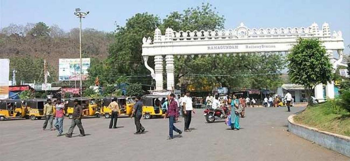 Eight corporators issued notice for voting for TRS in Ramagundam