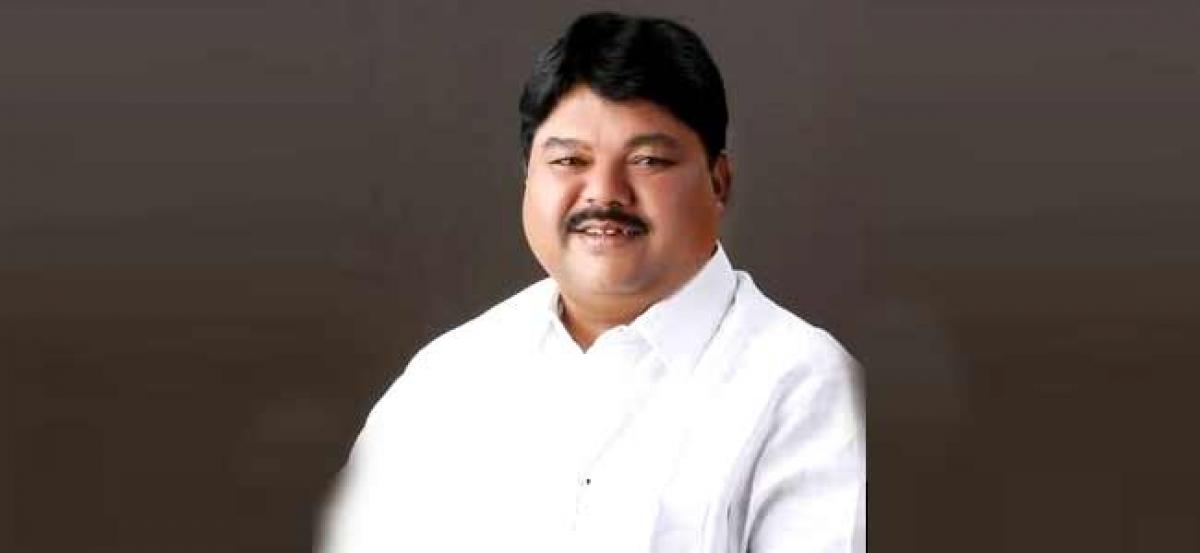 TRS suspends Ramulu Naik