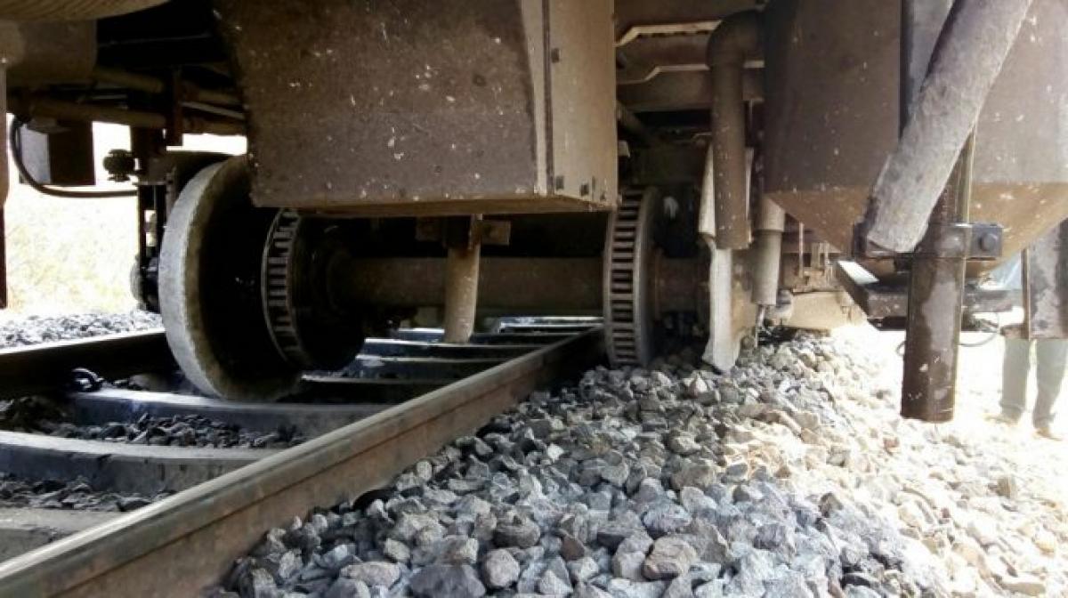 Compartment of Rayalaseema express derails in Nizamabad, none injured
