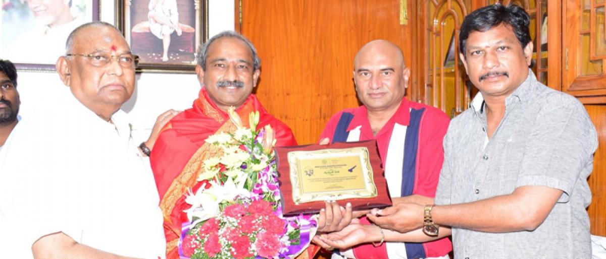 Rayapati Sambasiva Rao felicitates Maddineni Sudhakar in Guntur