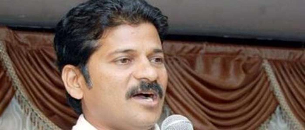 Revanth asks KCR to give up new Secretariat move