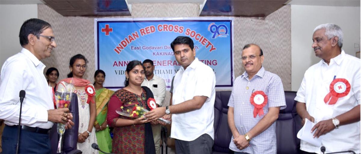 Collector Kartikeya Mishra hails Red Cross Society services in Kakinada