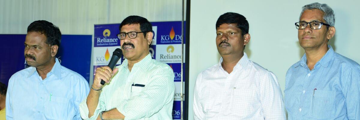 1,000 take part in Reliance quiz prelims in Kakinada