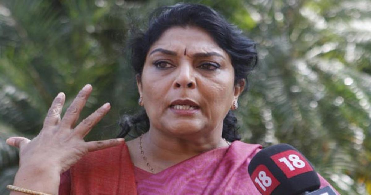 Congress MP Renuka Chowdary demands TRS govt to rescue farmers