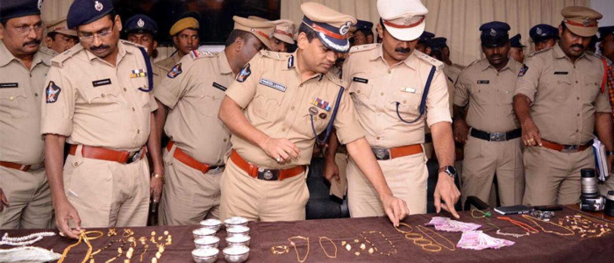 Cops crack 26 cases; 14 offenders held in vizag