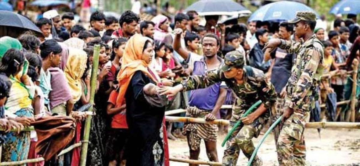 Thousands of Rohingya flee no mans land after resettlement talks