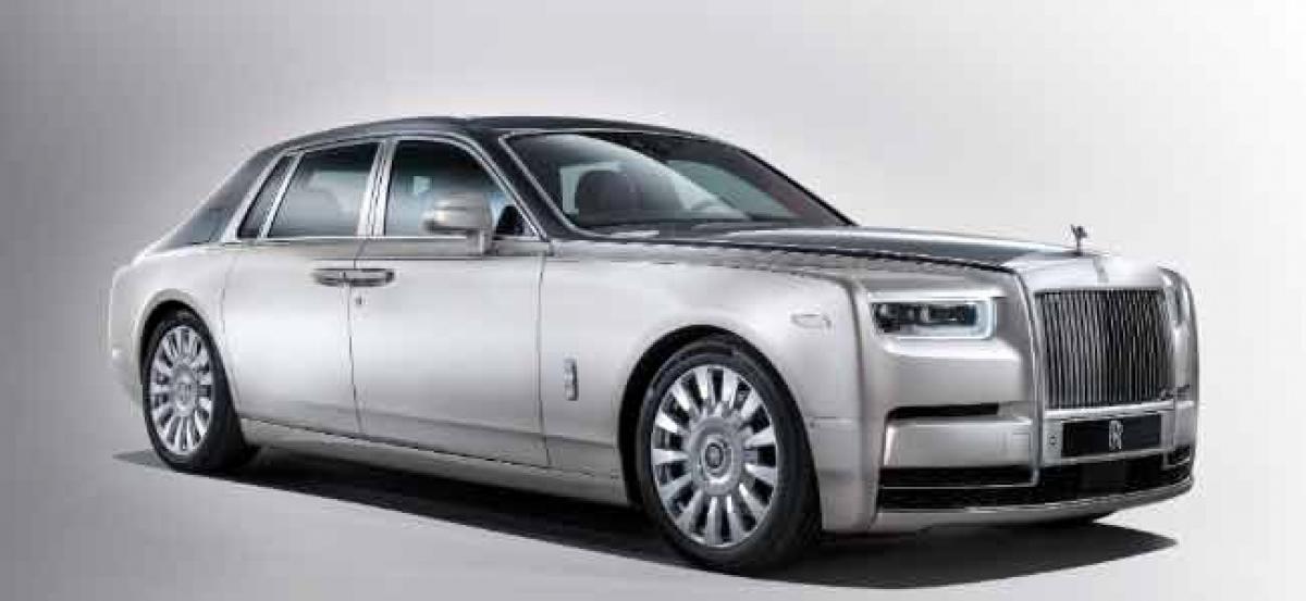 Rolls-Royce Phantom VIII Breaks Cover