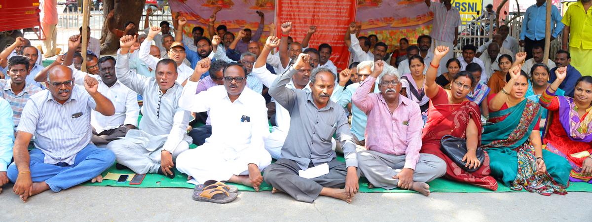 Gramin Dak Sevaks demand better service conditions