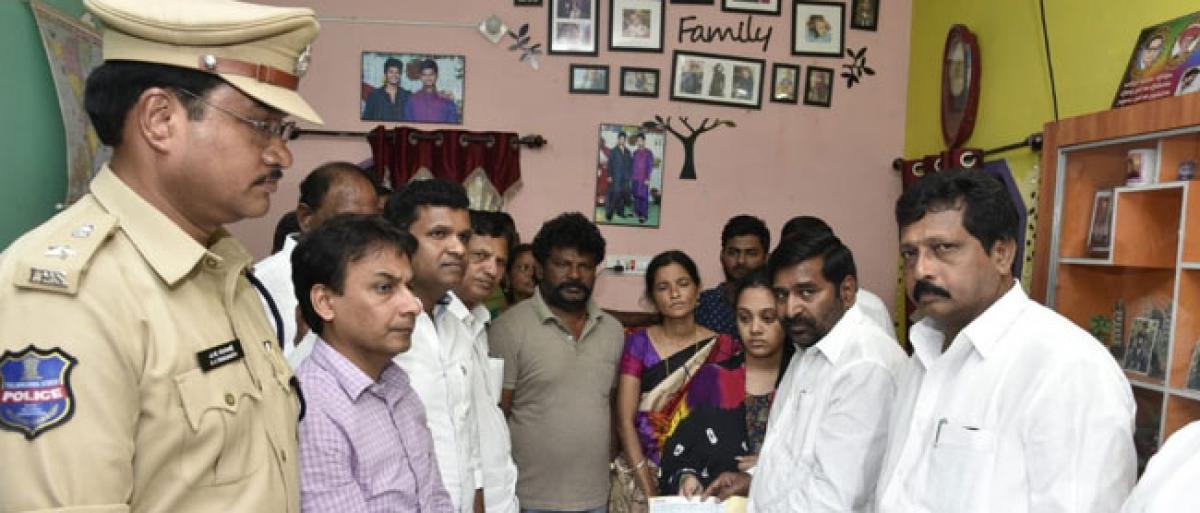 Minister meets Pranay’s family, assures help