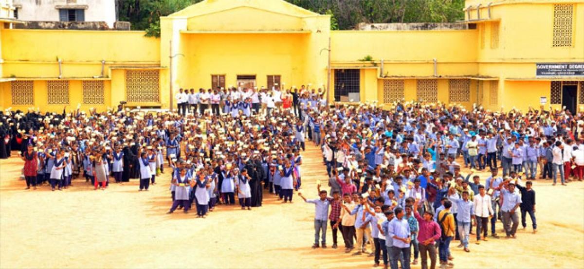 Students demand inclusion of Vikarabad in Charminar zone