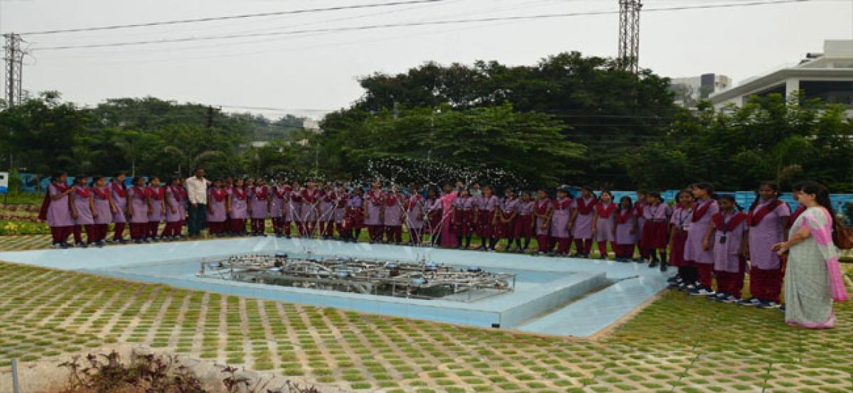 Students throng water theme park