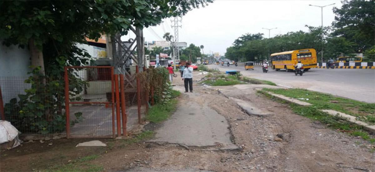Service roads lose their purpose, turn cash cow for encroachers