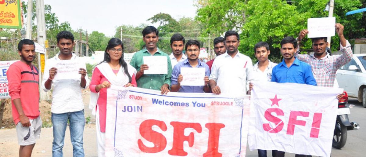 SFI demands withdrawal of private varsities in Telangana