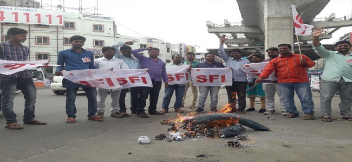 SFI demands arrest of Eamcet paper leak scamsters