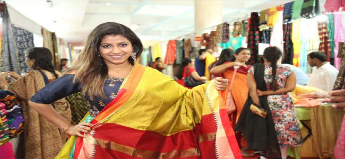 Dresses galore for Ganesh idols at Silk Expo