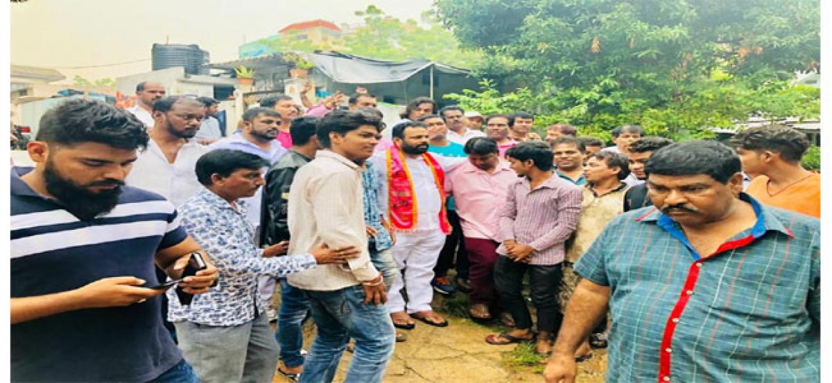 Manne Govardhan Reddy interacts with Kundanbagh residents