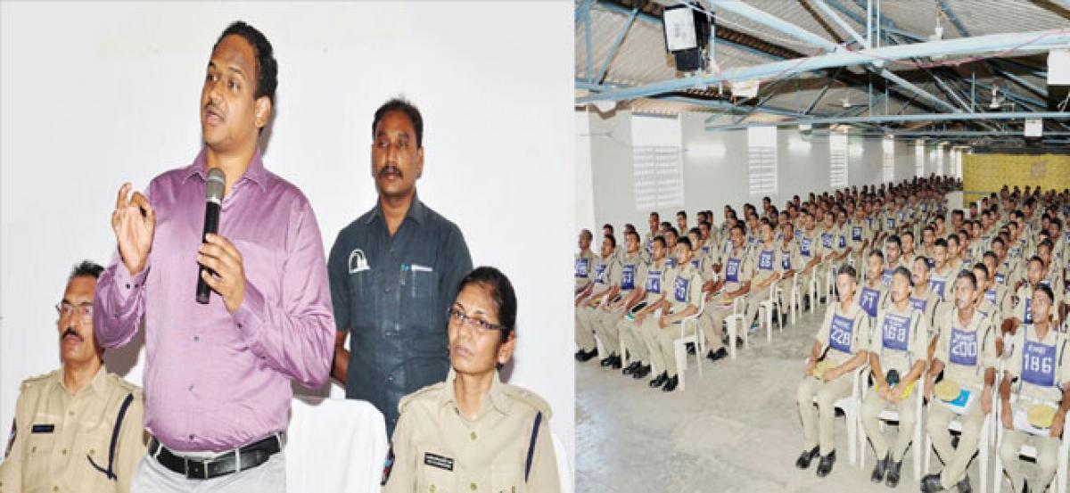 SP visits police training center