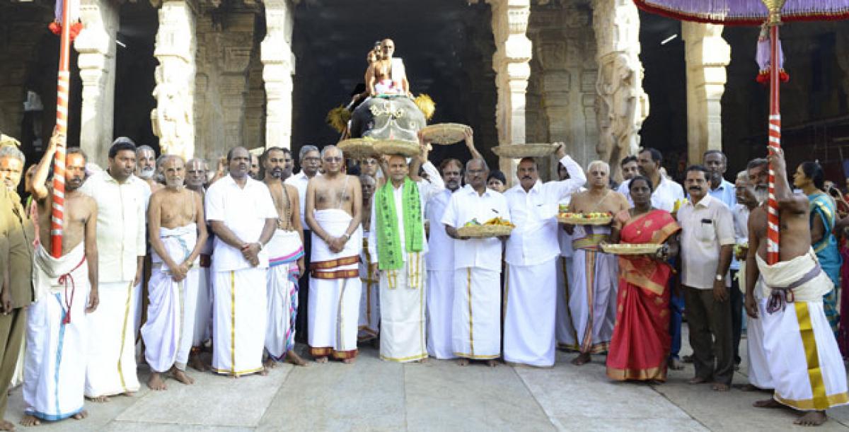 Silk clothes offered to Srirangam temple