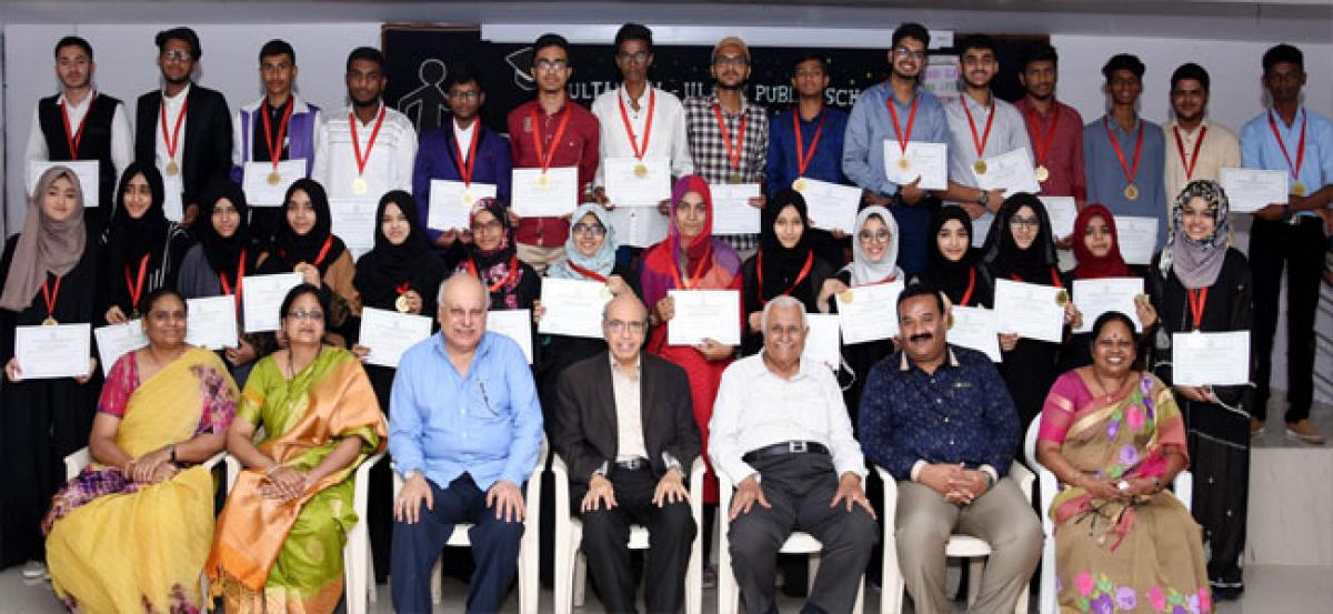 SUPS felicitates CBSE toppers, parents