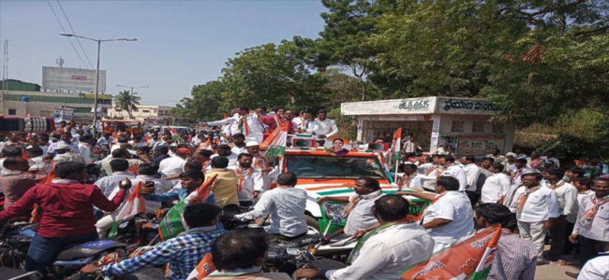 Congress holds huge rally at Narsapur