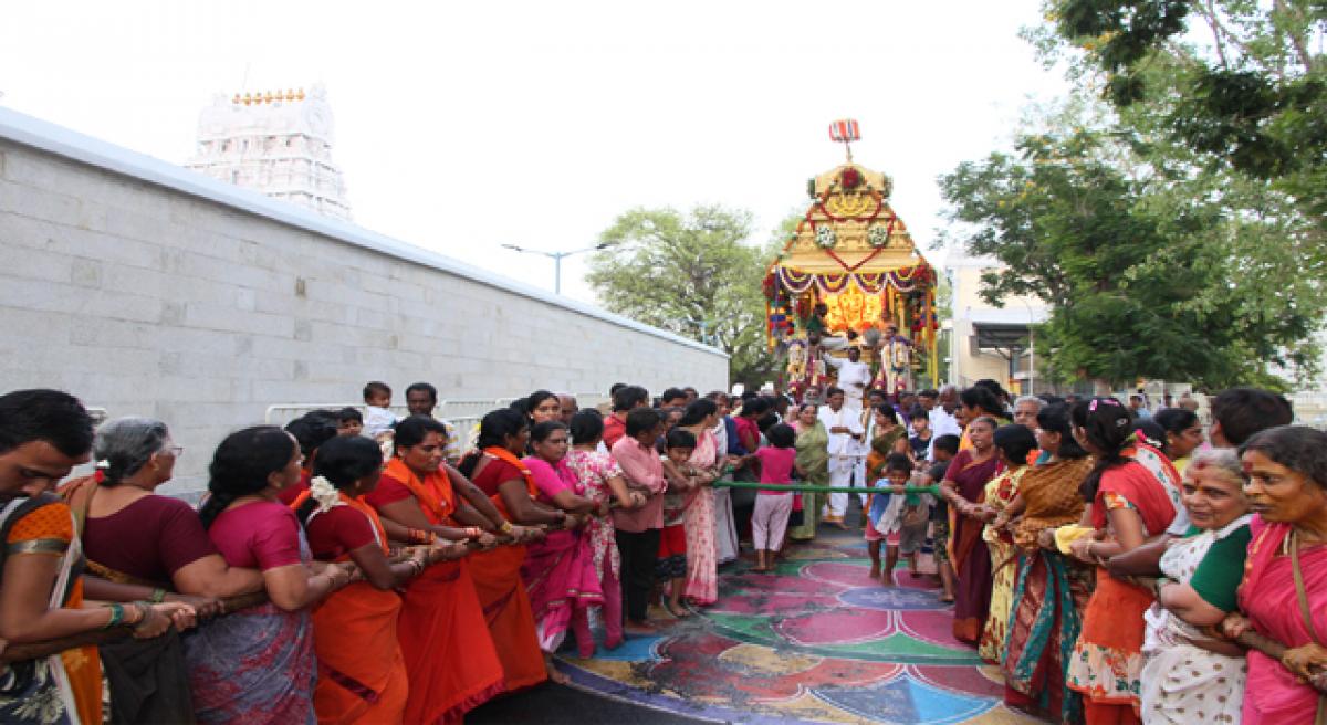 Swarna Rathotsavam held at Srinivasa Mangapuram