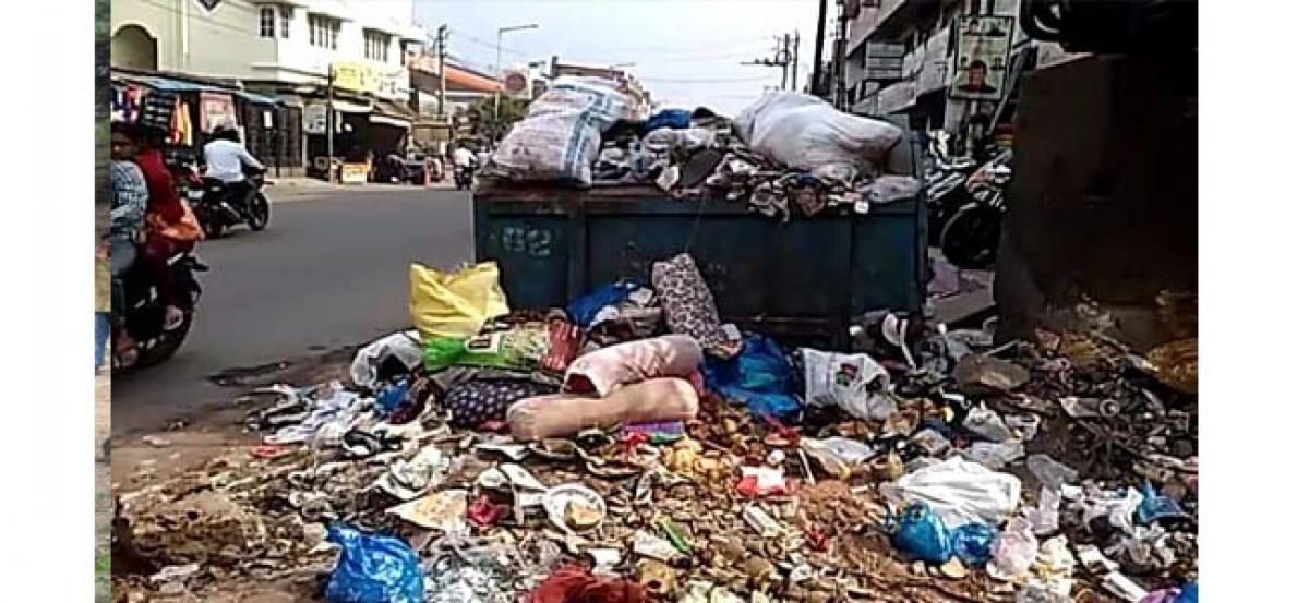 No Swachh work leaves Old City stinking of garbage