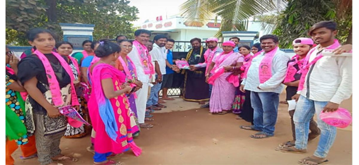 TRS unit president Reddyshetty Srinivas Gupta intensifies campaign