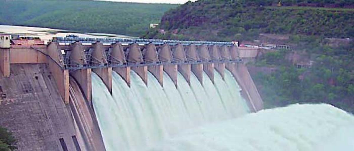 Dashing farmers hopes, Nagarjunasagar water deplete further