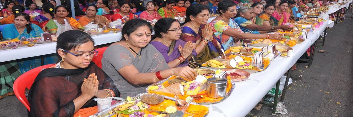 Devotees perform pujas on temple anniversary in Rajamahendravaram