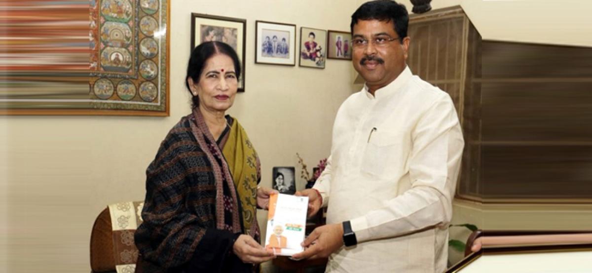 Sampark for Samarthan: Pradhan meets Odia author