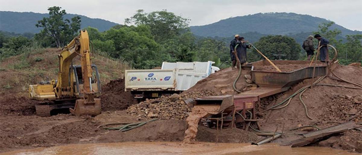 Sand mafia ignores warnings of officials