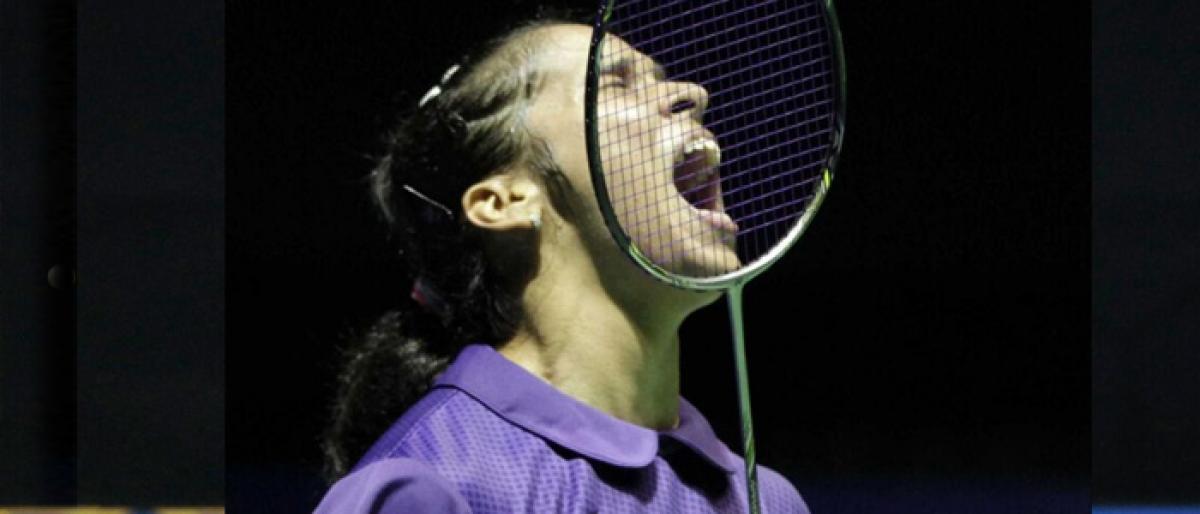 Saina crashes out; PV, Srikanth win