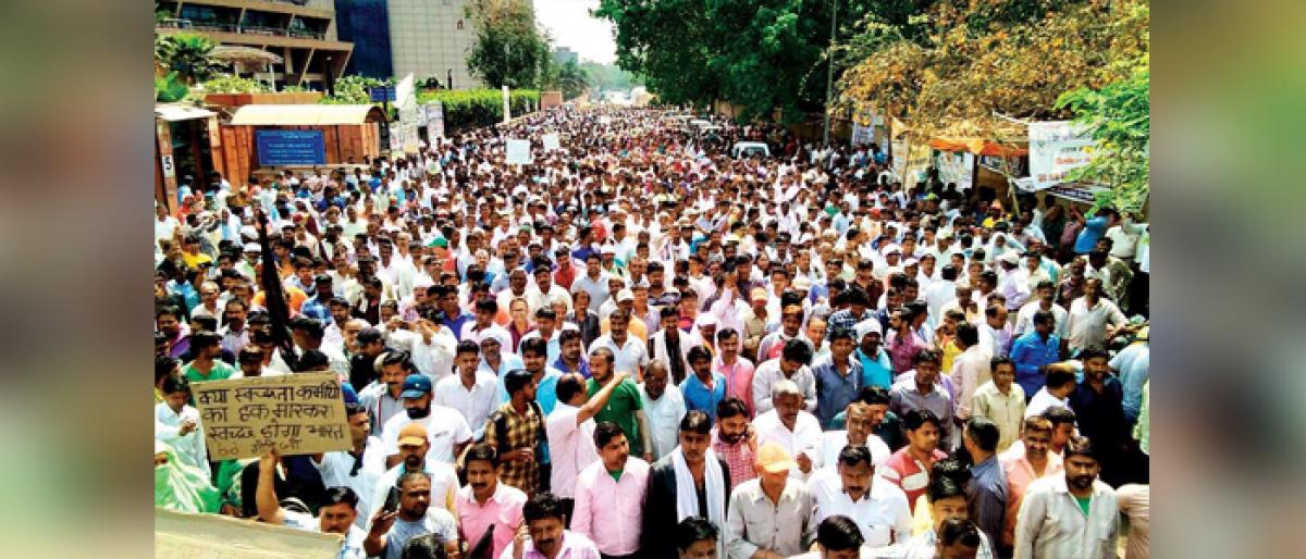 Sanitation workers call off strike in Delhi