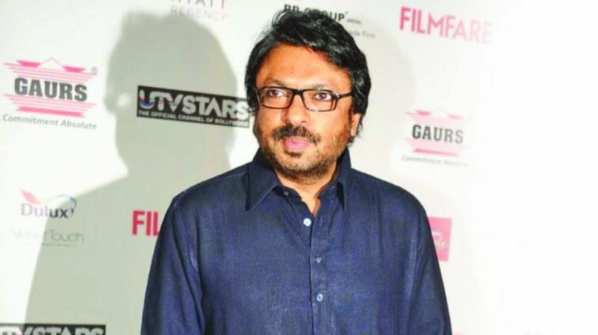 Sanjay Leela Bhansali extends olive branch to Shah Rukh Khan