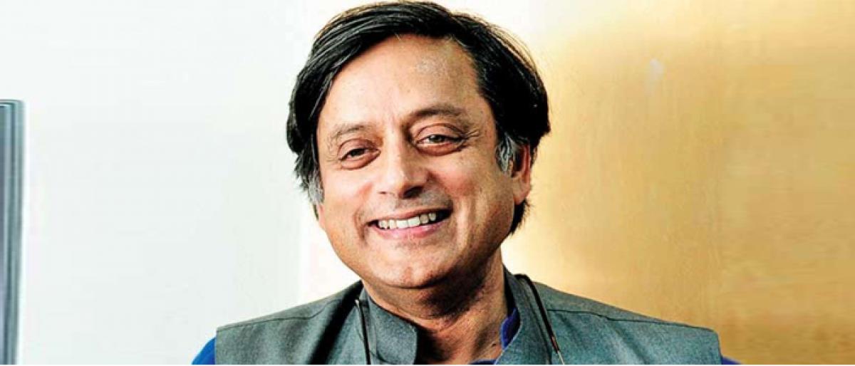 Shashi Tharoor triggers the crowd by recalling a quote on Modi being a scorpion