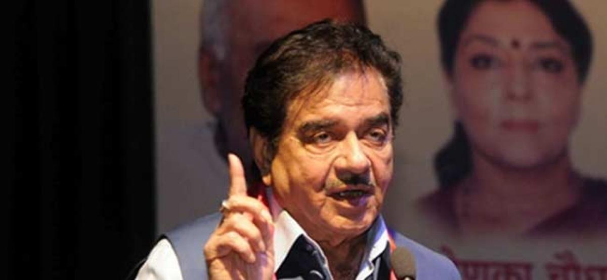 Sexual Favours Happen In Entertainment, Political World says Shatrughan Sinha