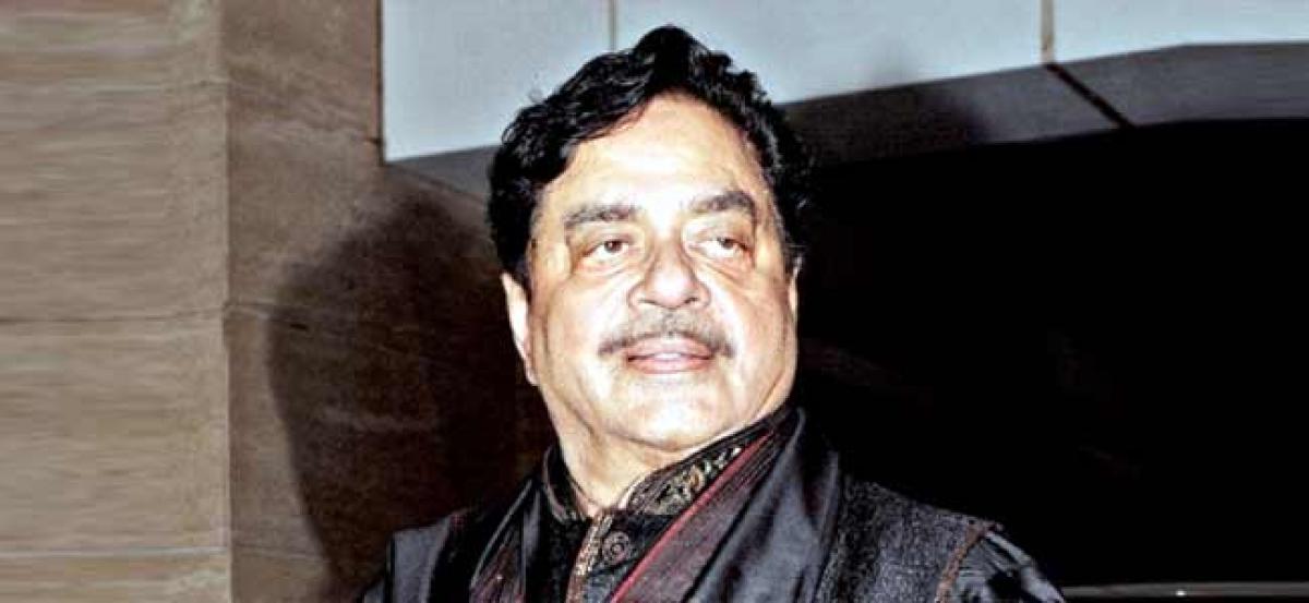 Aadhaar Leaks | Are we living in a banana republic? Shatrughan Sinha fires shot after FIR against scribe