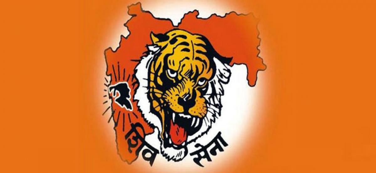 Shiv Sena expresses grief, attacks Centre over negligence of railway commuters