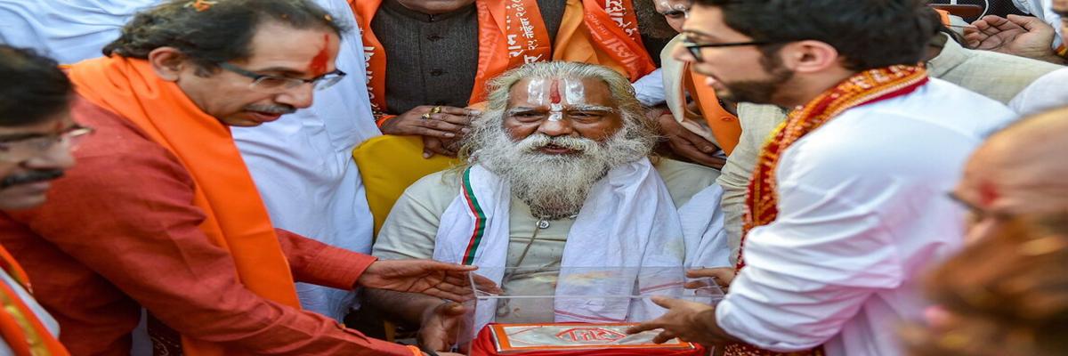 Muslims leave Ayodhya as Sena, VHP raise Ram mandir pitch