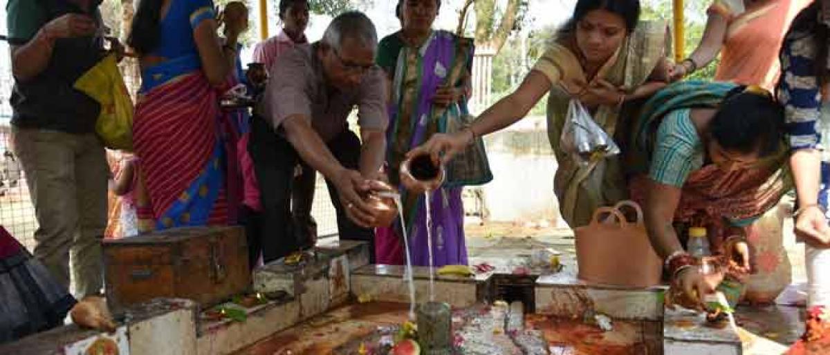Siva devotees in large numbers throng temples