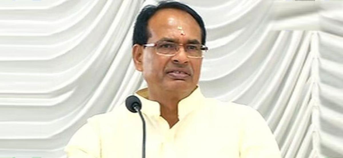 MP CM bats for farmers welfare