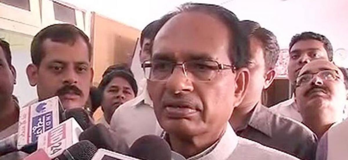MP CM hails police force at Police Commemoration Day program