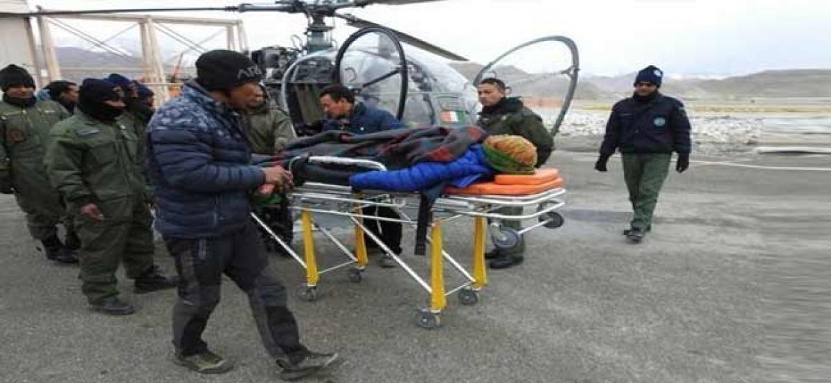 Siachen Pioneers evacuate pregnant woman in Ladakh