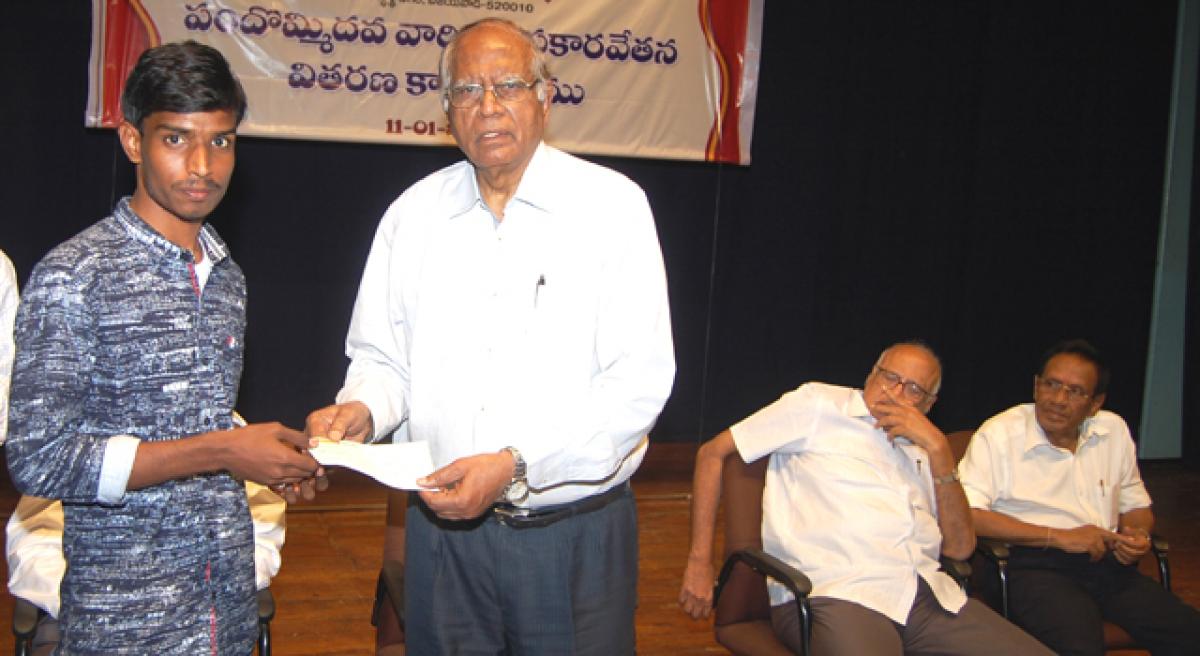 Siddhartha Foundation distributes scholarships 