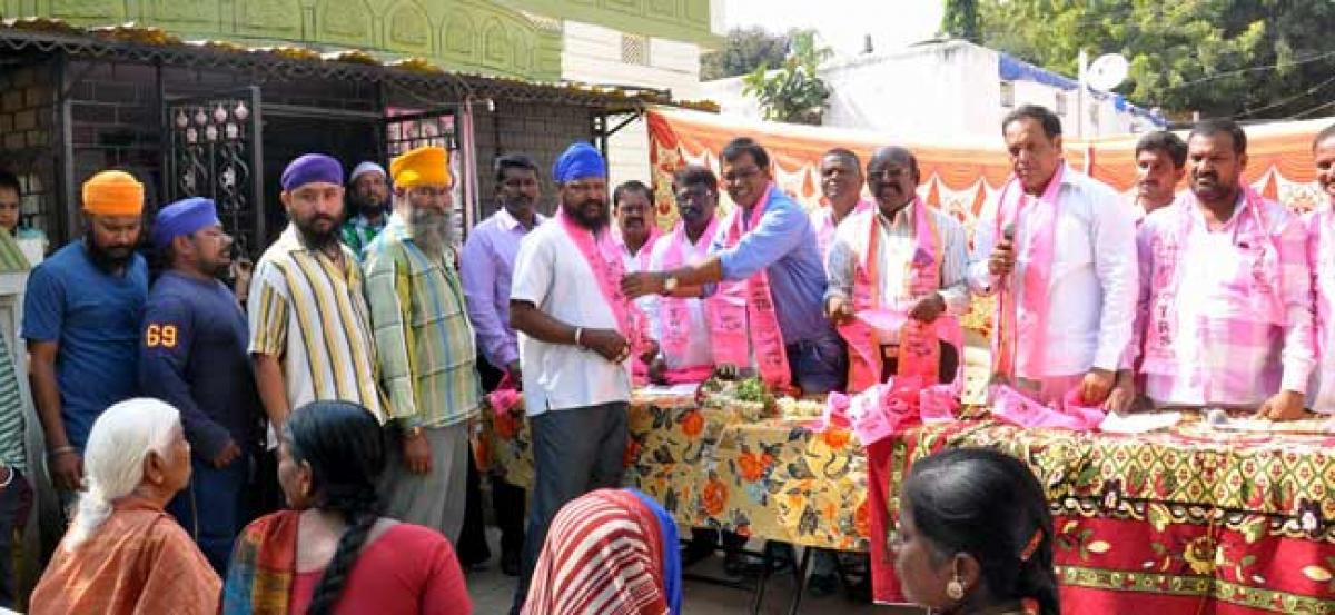 150 Sikhs join TRS